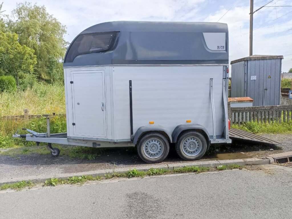 Van 2 places Sirius S75